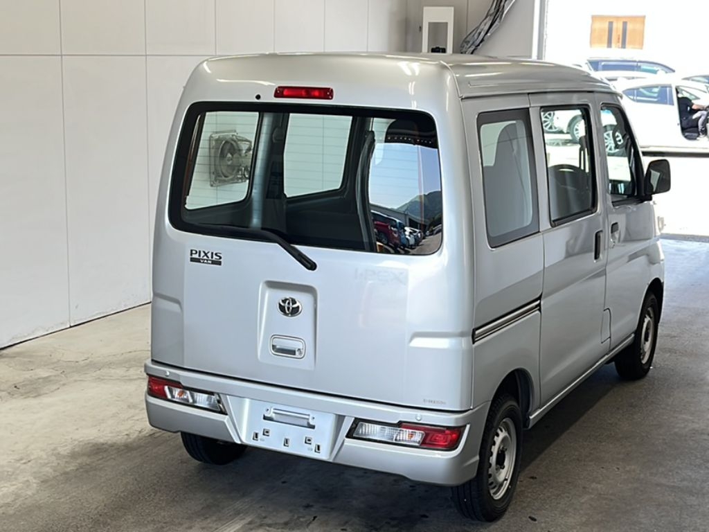 TOYOTA PIXIS VAN