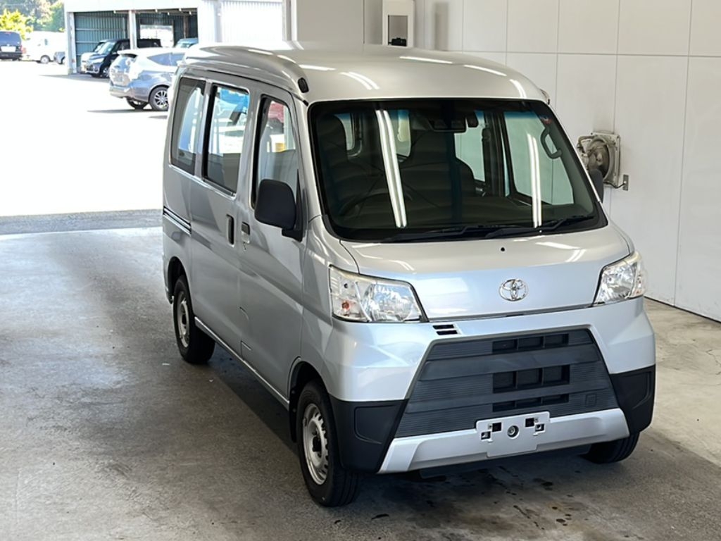 TOYOTA PIXIS VAN