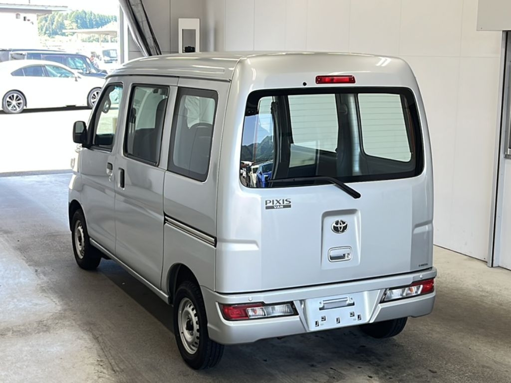 TOYOTA PIXIS VAN