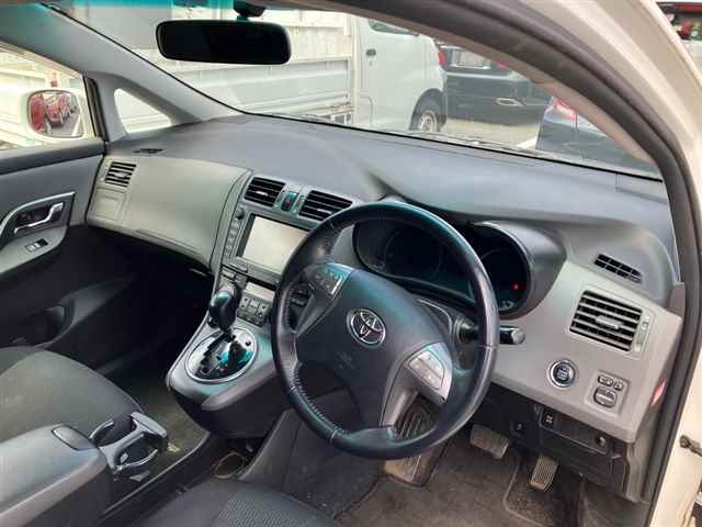 TOYOTA MARK X ZIO