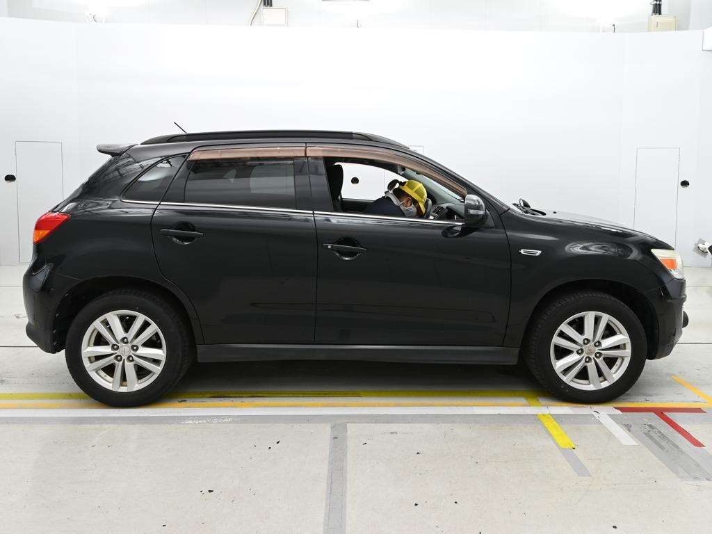 MITSUBISHI RVR