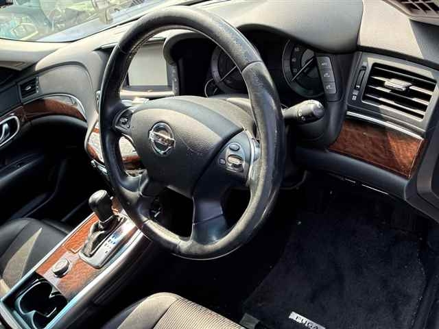 NISSAN FUGA