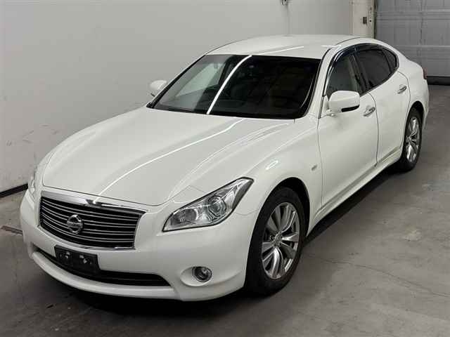 NISSAN FUGA