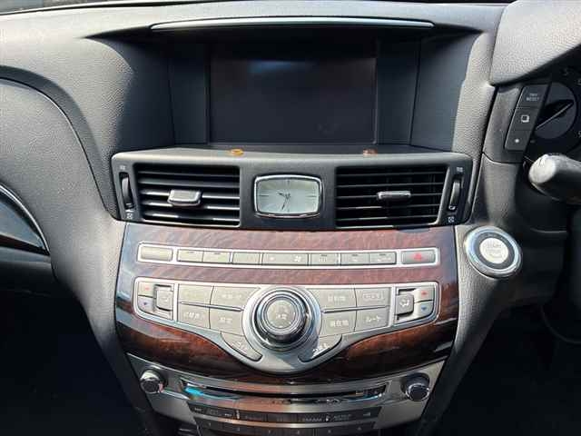NISSAN FUGA