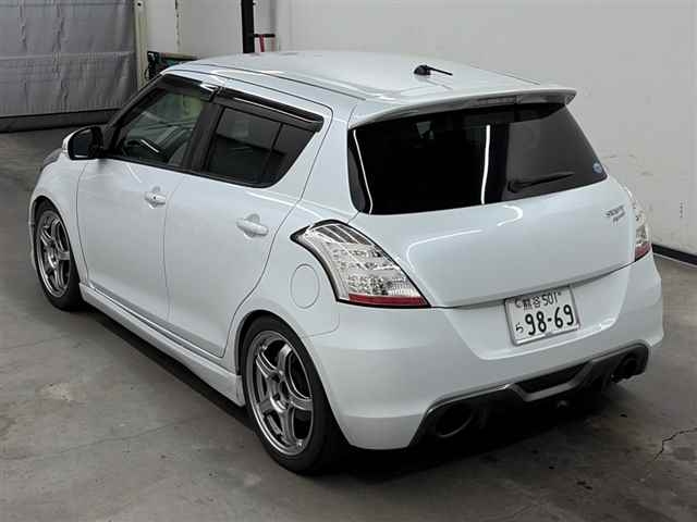 SUZUKI SWIFT