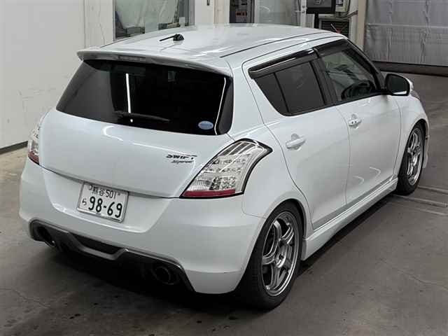 SUZUKI SWIFT