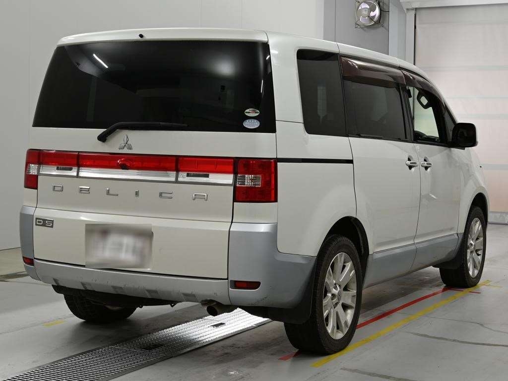 MITSUBISHI DELICA D:5