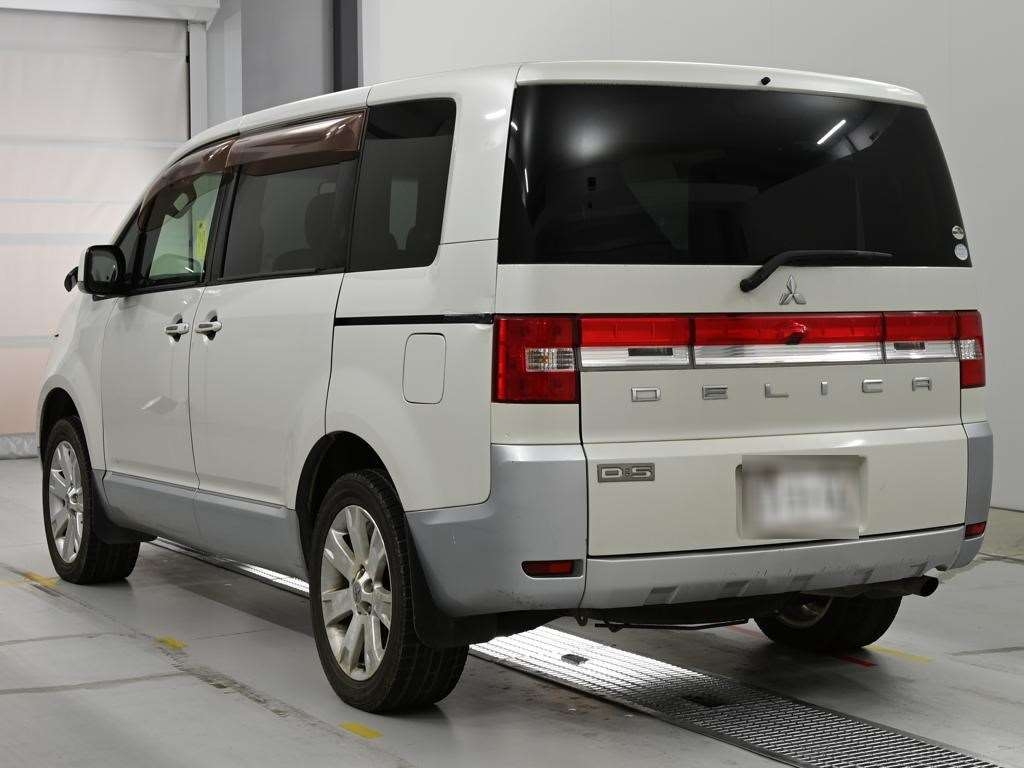 MITSUBISHI DELICA D:5