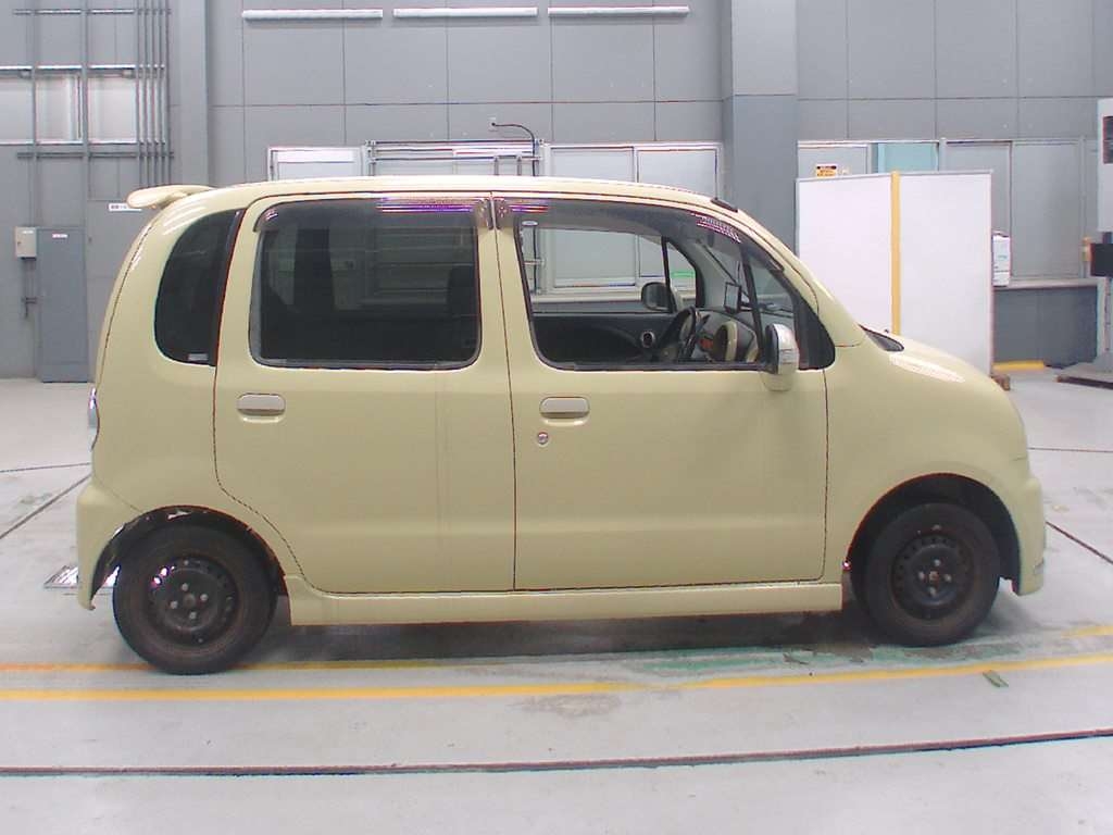 DAIHATSU MOVE LATTE