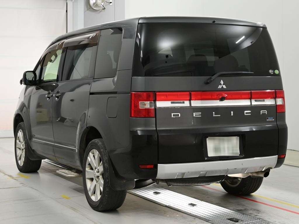 MITSUBISHI DELICA D:5