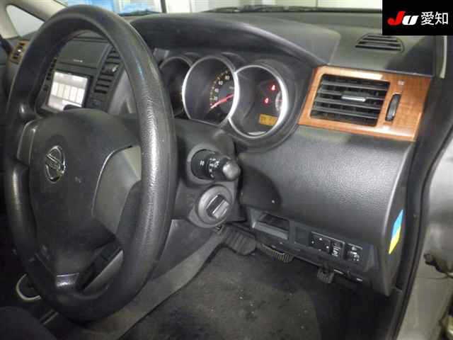 NISSAN TIIDA LATIO