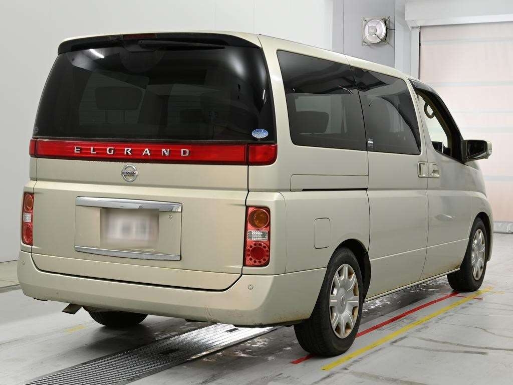 NISSAN ELGRAND
