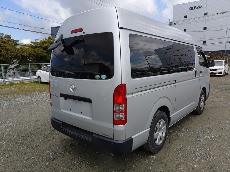 TOYOTA REGIUS ACE