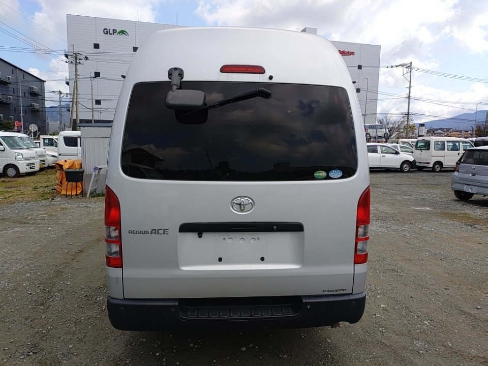 TOYOTA REGIUS ACE