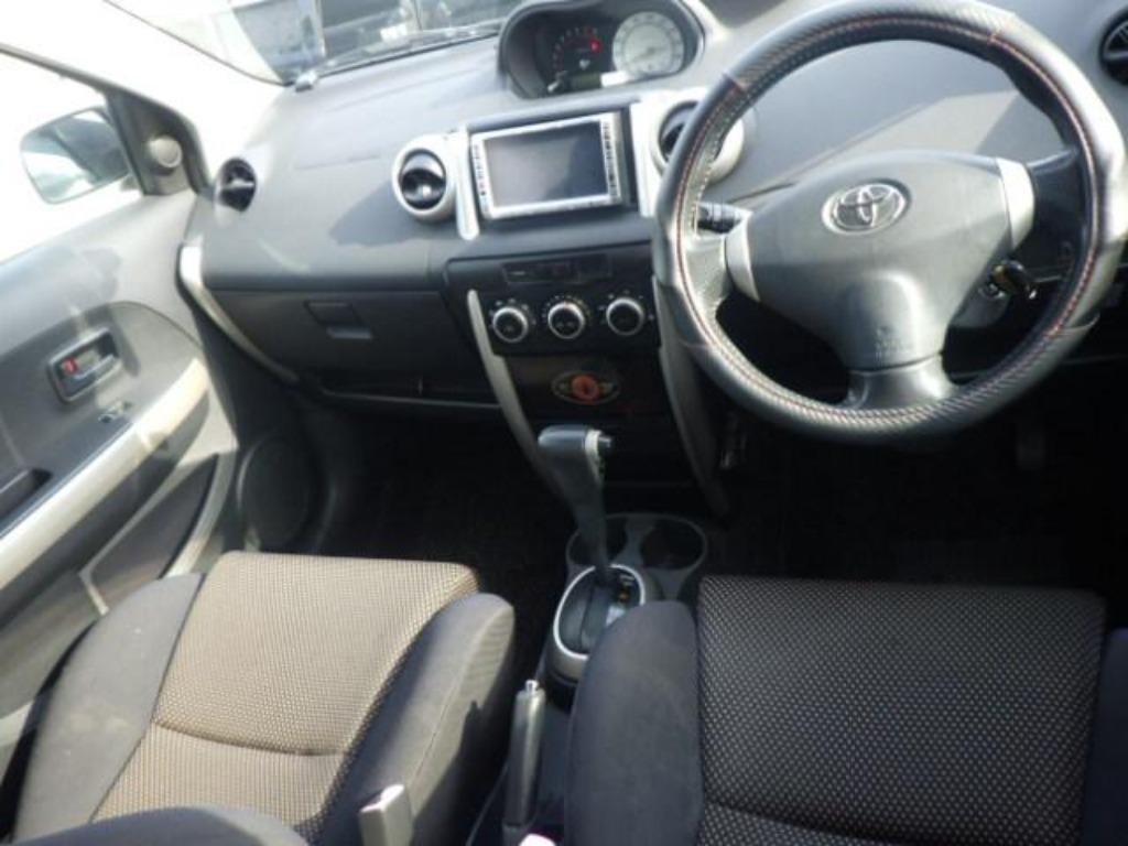 TOYOTA IST