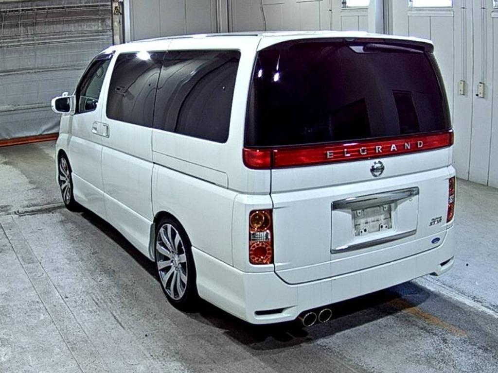 NISSAN ELGRAND