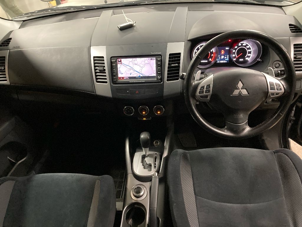 MITSUBISHI OUTLANDER