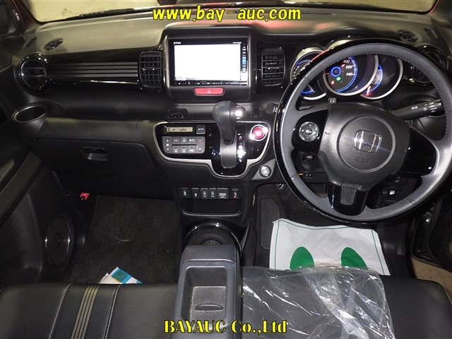 HONDA N-BOX SLASH