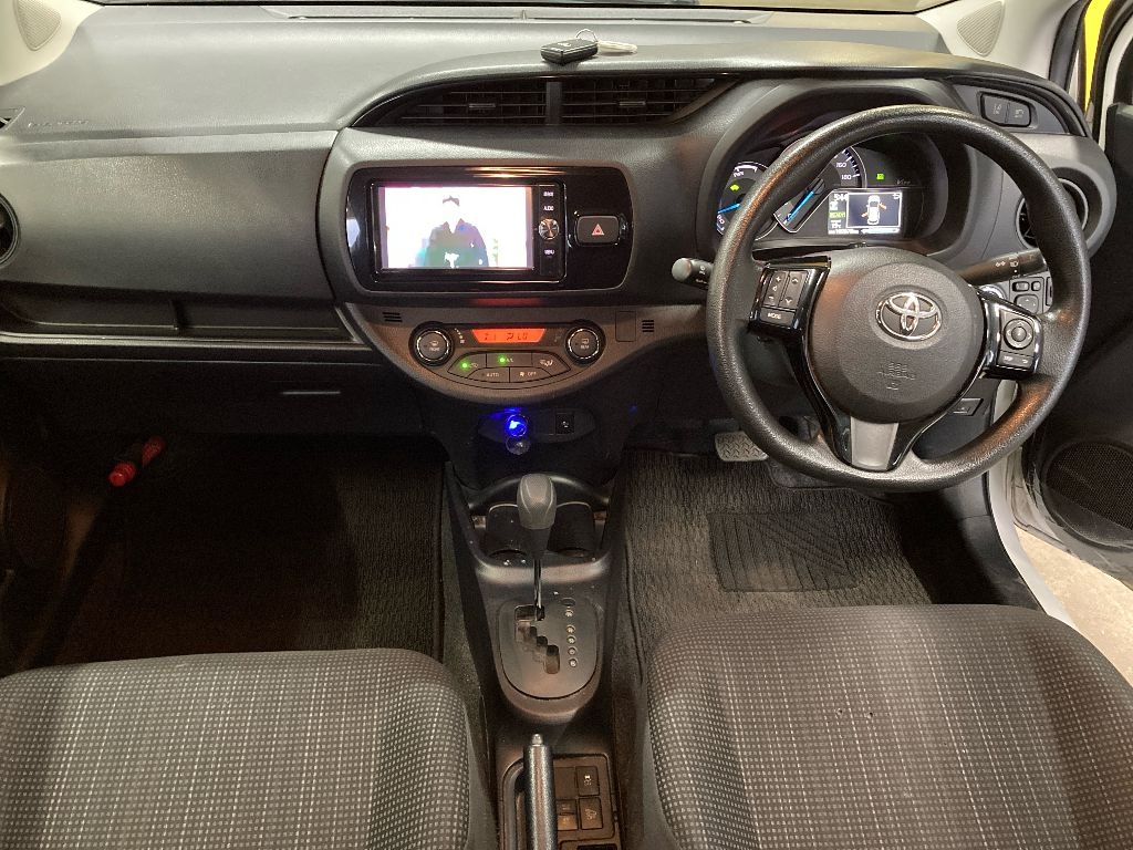 TOYOTA VITZ