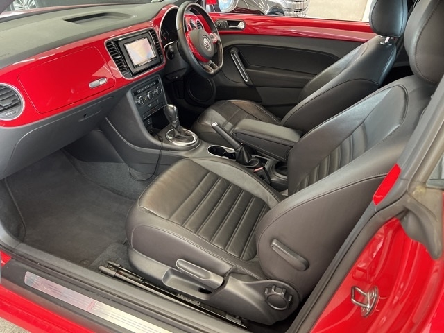 VOLKSWAGEN BEETLE