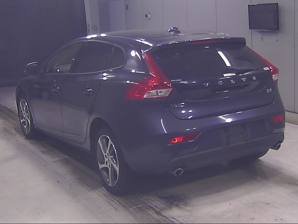 VOLVO V40