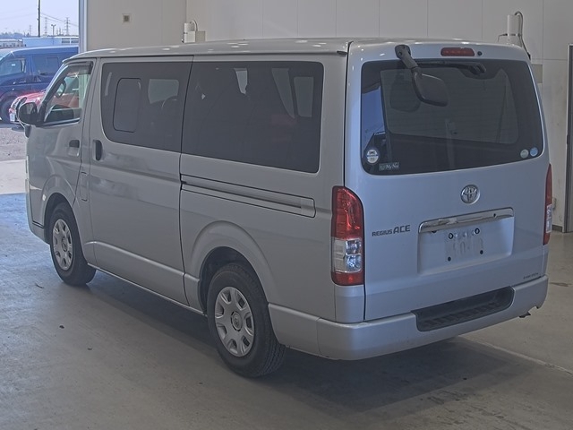 TOYOTA REGIUS ACE
