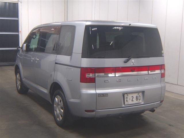 MITSUBISHI DELICA D:5