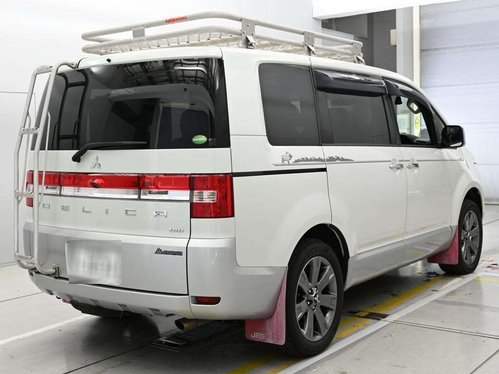MITSUBISHI DELICA D:5