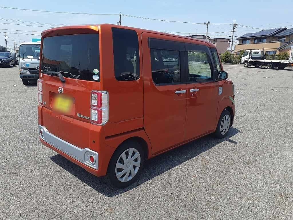 DAIHATSU WAKE