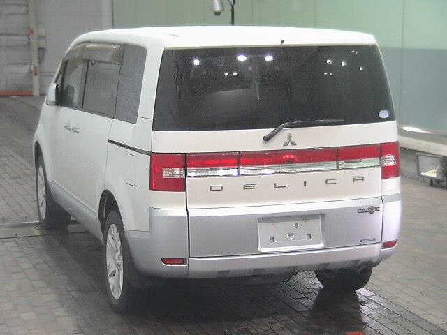 MITSUBISHI DELICA D:5