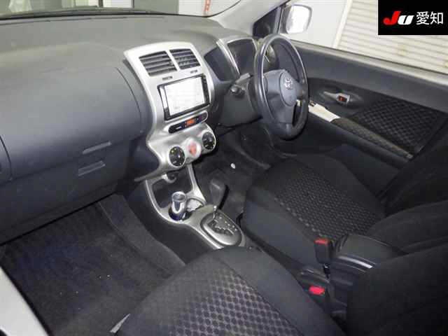 TOYOTA IST