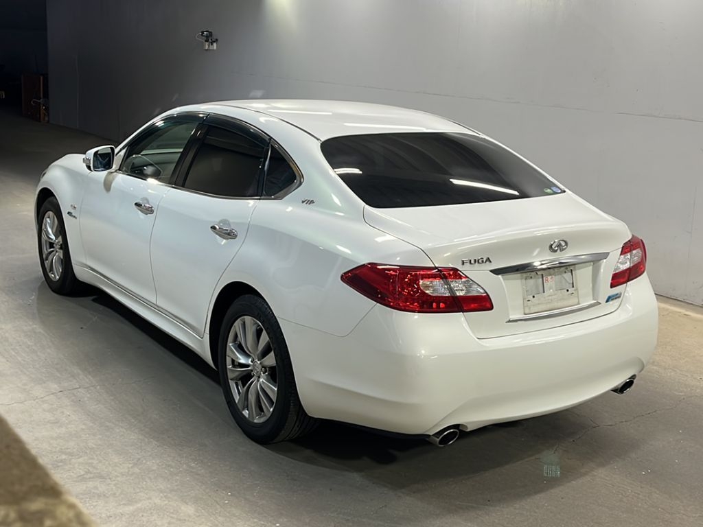 NISSAN FUGA