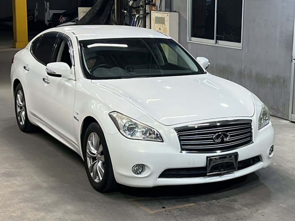 NISSAN FUGA