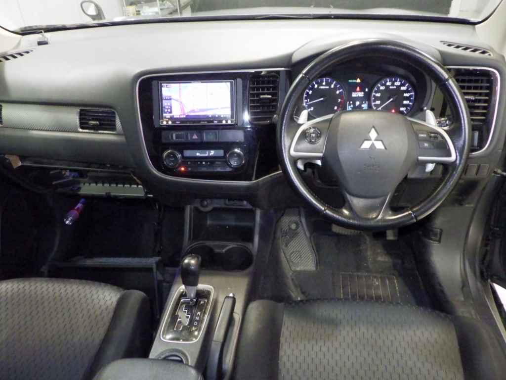 MITSUBISHI OUTLANDER