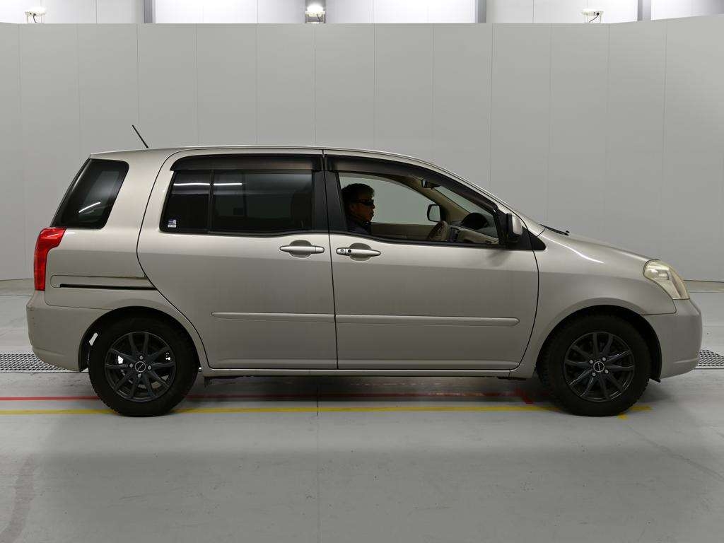 TOYOTA RAUM