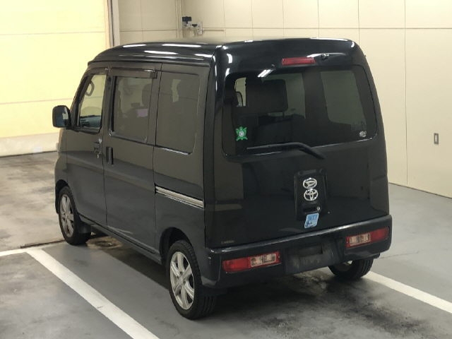 TOYOTA PIXIS VAN