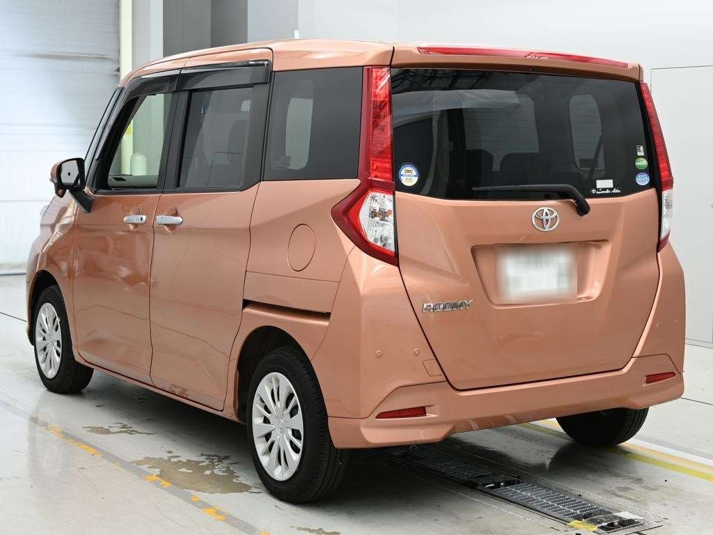TOYOTA ROOMY