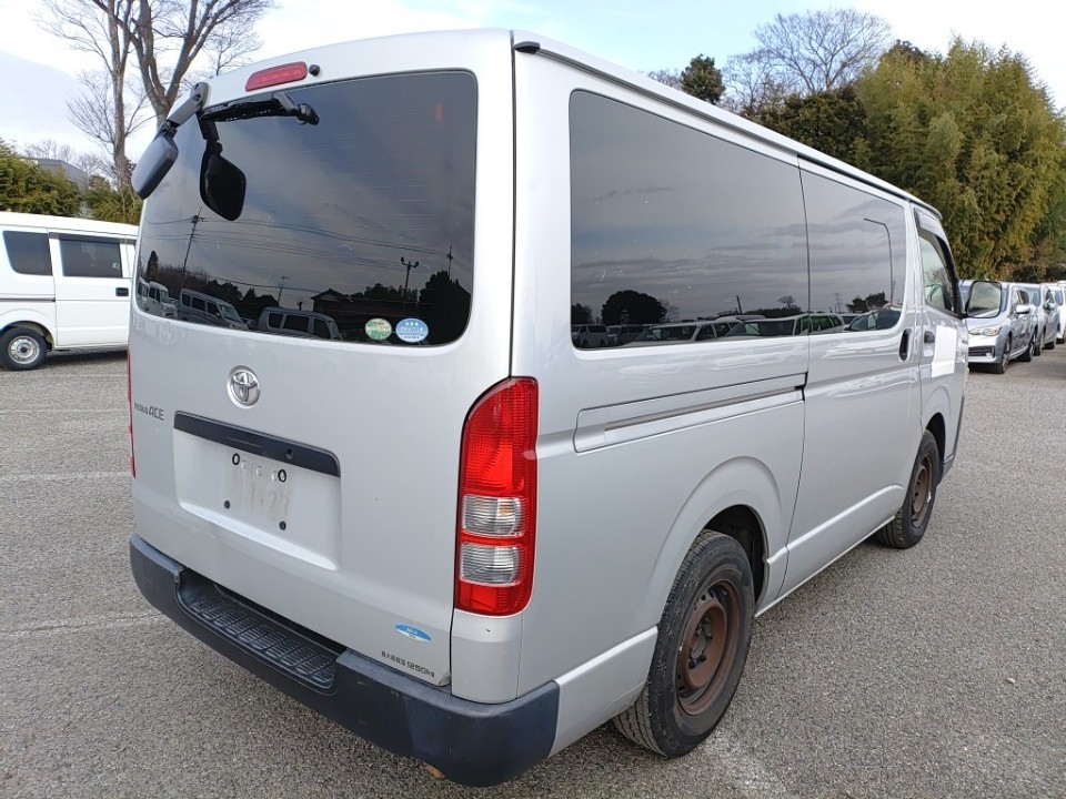 TOYOTA REGIUS ACE