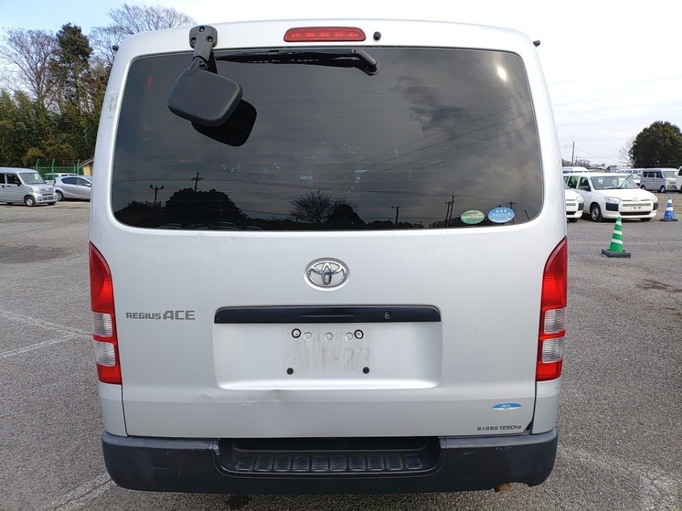 TOYOTA REGIUS ACE