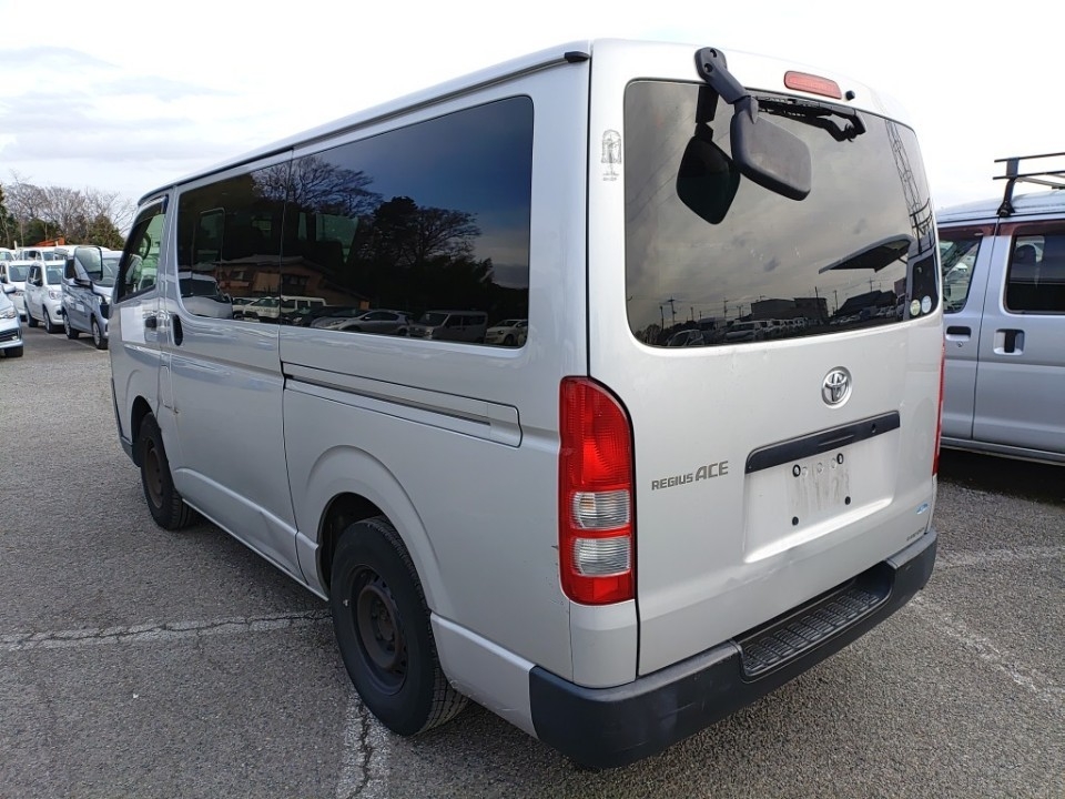 TOYOTA REGIUS ACE