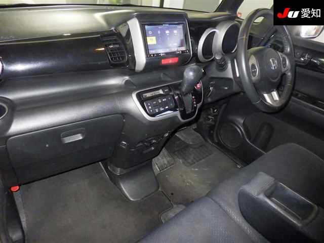 HONDA N-BOX+