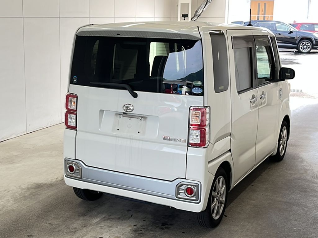 DAIHATSU WAKE
