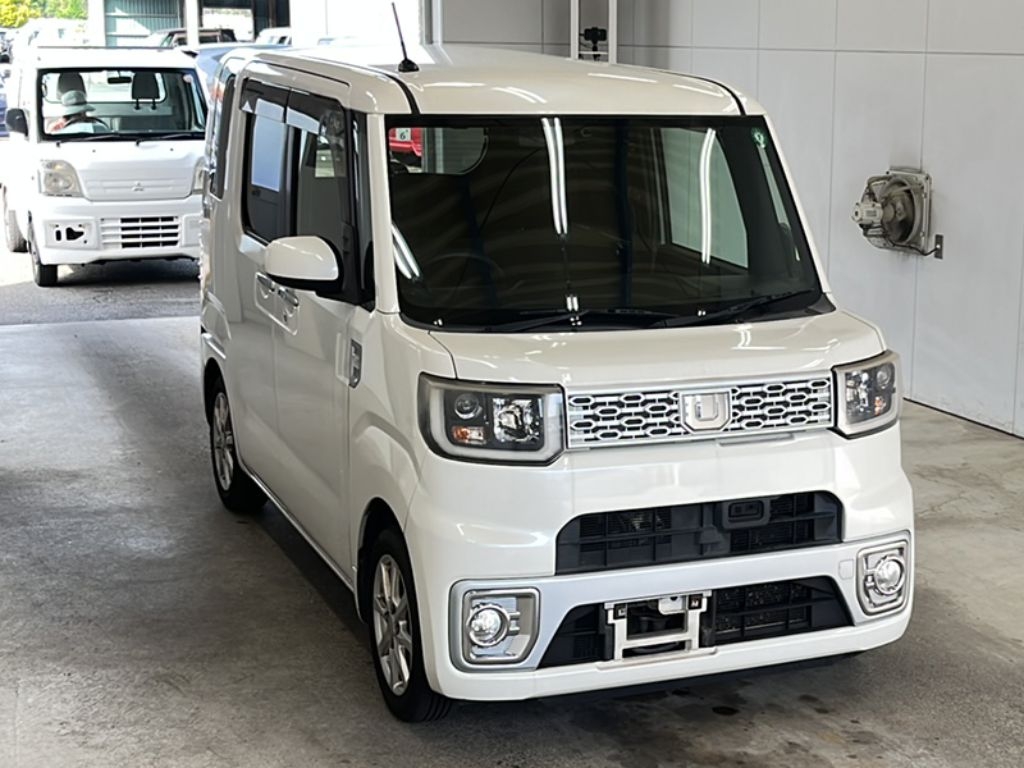 DAIHATSU WAKE