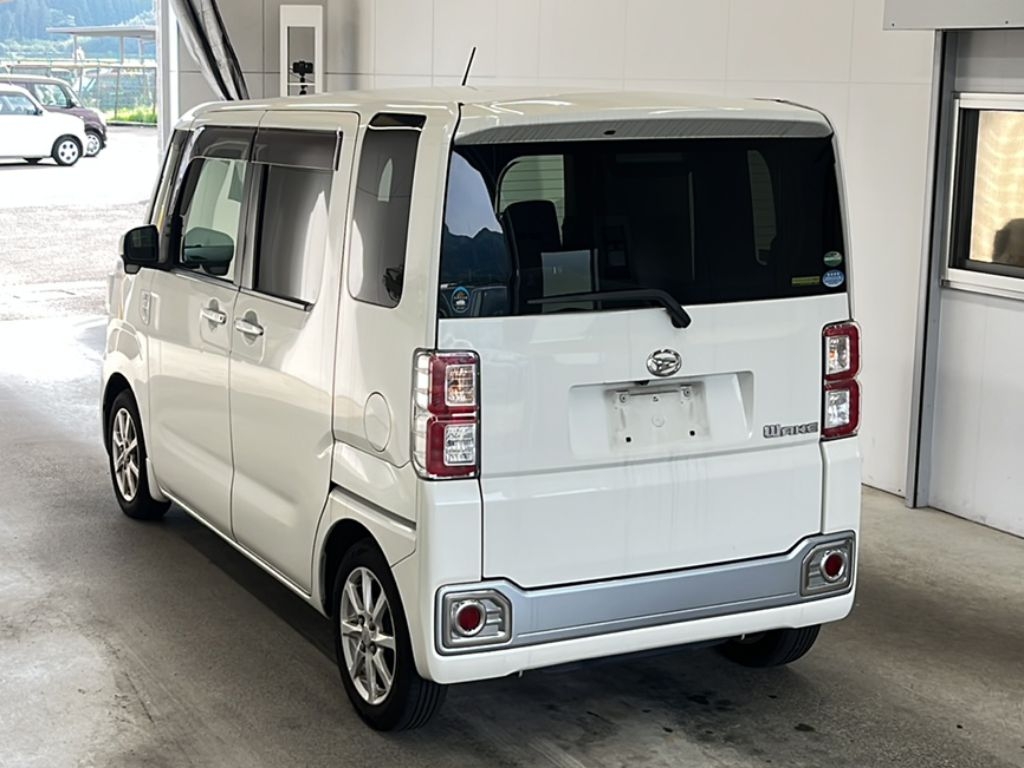 DAIHATSU WAKE