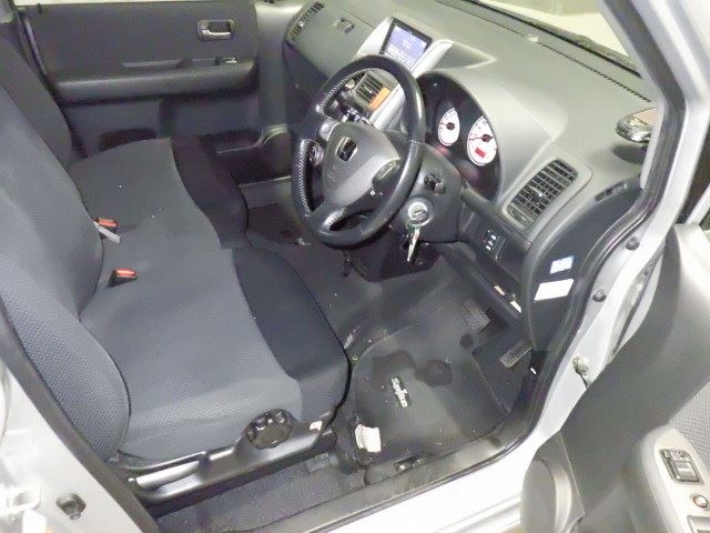 HONDA MOBILIO SPIKE