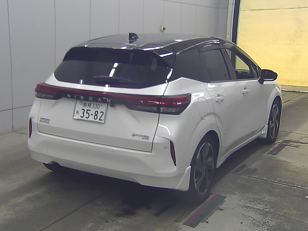 NISSAN AURA