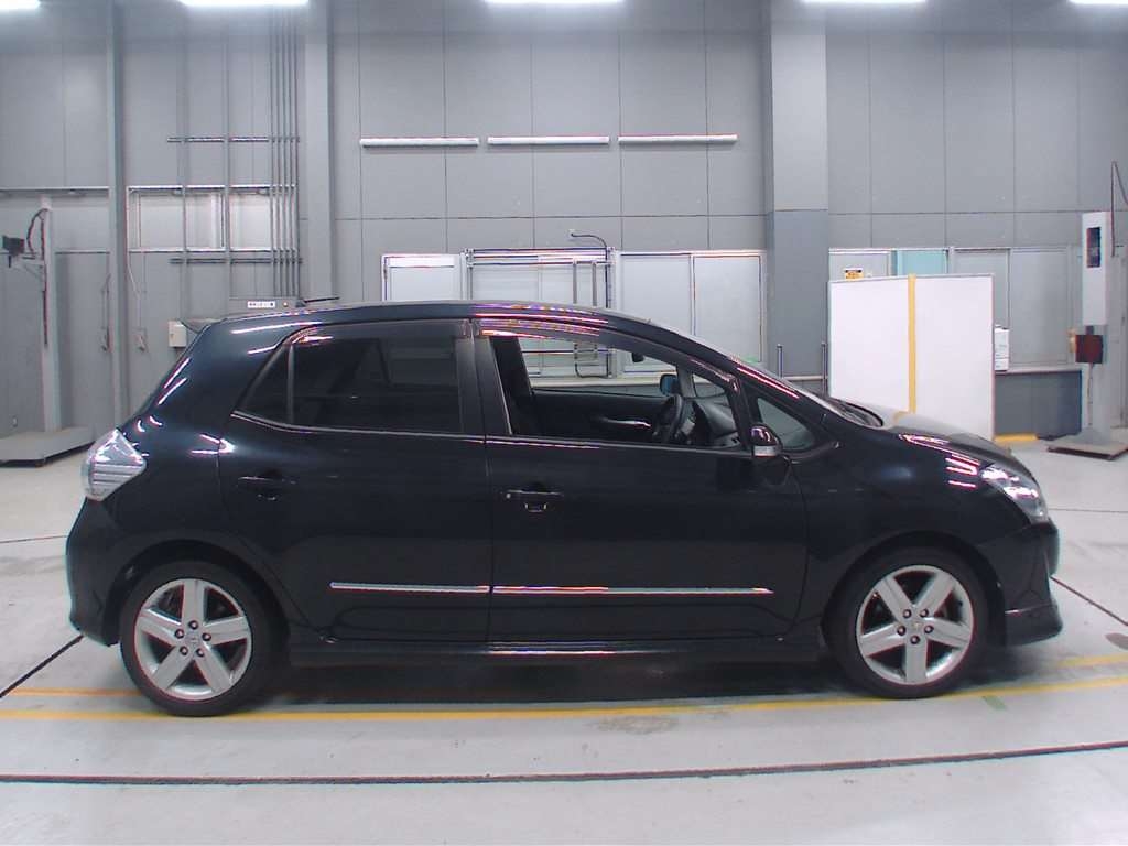 TOYOTA BLADE