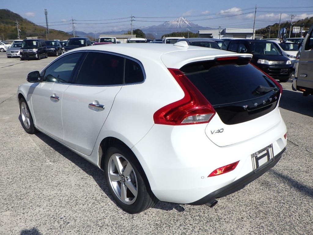 VOLVO V40