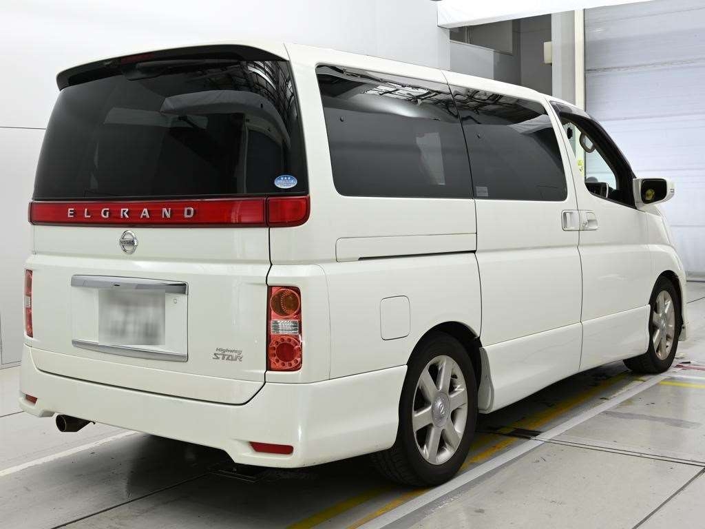 NISSAN ELGRAND