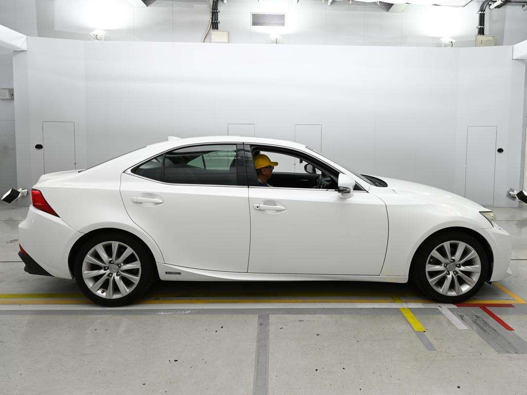 LEXUS IS300H